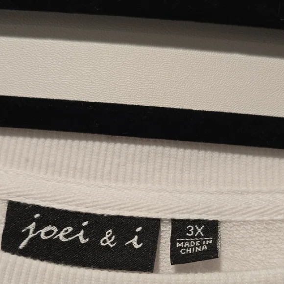 Chic White Embroidered Women's Sweatshirt - Picture 2 of 4